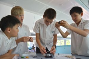 A picture of ESF South Island School students in science class exploring