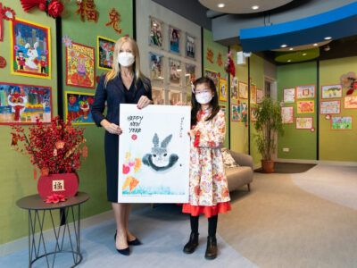 Belinda made a special visit to ESF Kennedy School to congratulate Gabby on her incredible artwork.